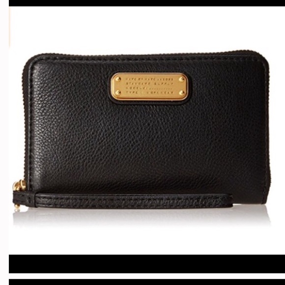 Handbags - BNWT MARC  JACOBS Q WRISTLET WALLET